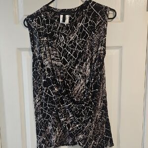 BCBGMaxAzria Black and White Cracked Pattern Blouse